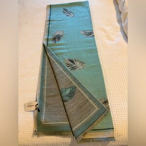 Sara Campbell Blue/Gray patterned Scarf. 80% cashmere/20% acrylic.
37’L x 26’W